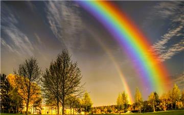 Tại sao màu sắc cầu vồng luôn xuất hiện theo đúng thứ tự?